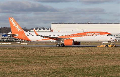 Easyjet A321 : Easyjet Airbus A321 Neo Taxi And Takeoff From Kefalonia Airport Lgkf Efl ...