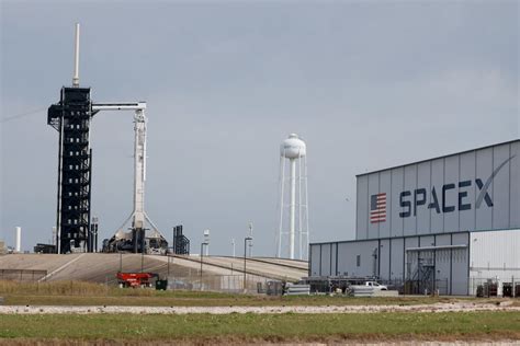 Elon Musk denies report SpaceX may sell some of its shares amid $200 billion valuation - MarketWatch