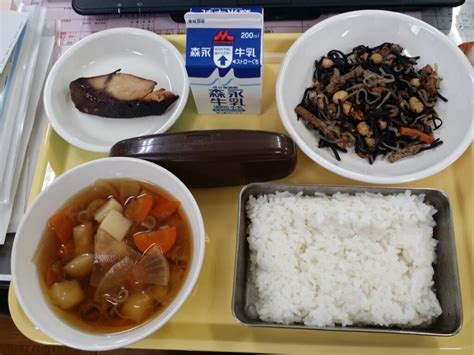 What A Month of Japanese School Lunches Looks Like | Yatta-Tachi