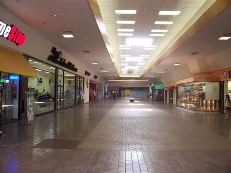 Pictures of Fair City Mall and Pickett shopping center from around 15 years ago : nova