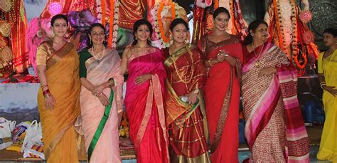 Kajol & family attend Durga Puja in Mumbai | AVS TV Network - bollywood ...