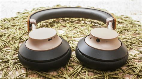 Heyday Wireless On-Ear headphones - CNET