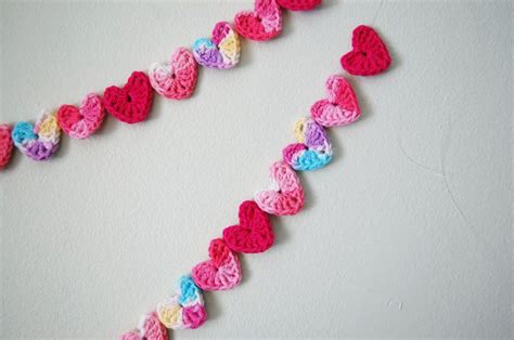 clearly garlands are the cutest. | Valentines crochet, Crochet garland ...