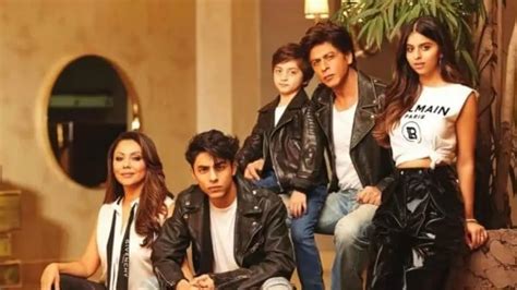 Check Out Shah Rukh Khan’s Family Portraits With Wife Gauri, And Kids ...