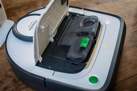 Vorwerk Kobold VR300 Vacuum Robot Review // TechNuovo.com