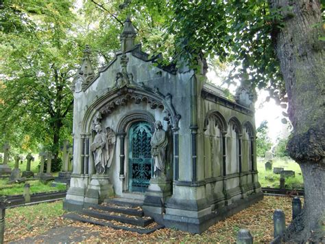 Brompton Cemetery, London | Cemetery monuments, Old cemeteries, The magnificent seven