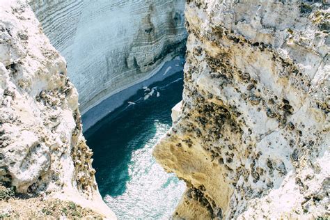 White Rock Formation and Blue Body of Water · Free Stock Photo