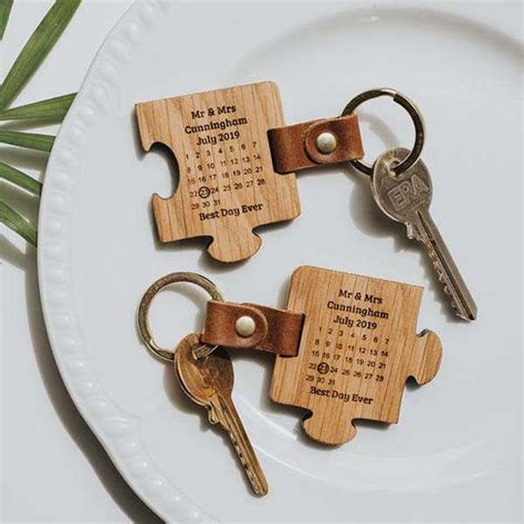 Handmade Jigsaw Personalized Calendar Keychain Set for Couples | Gadgetsin