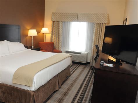 Holiday Inn Express & Suites Cambridge Guest Room & Suite Options