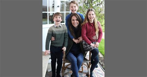 Kate Middleton Apologizes for Editing Family Photo