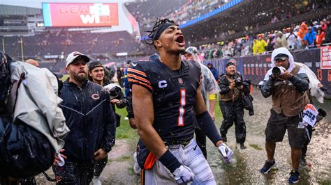 Bears vs. 49ers: QB Justin Fields slides through rain after win