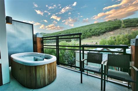 bloomington hotels with hot tub in room - nightcoregirlwallpaperhd