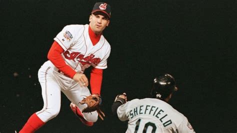 Cleveland Indians: Omar Vizquel deserves to be in the Hall of Fame