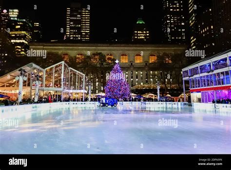 Bryant Park ice skating rink and the Bryant Park Christmas Tree ...