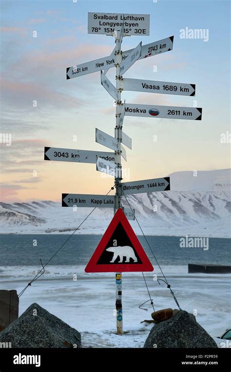 Norway, Svalbard, Spitzbergen, Longyearbyen, direction and distance ...