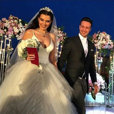 Turkish Actress Hatice Sendil Marries Burak Sagyasar - Arabia Weddings