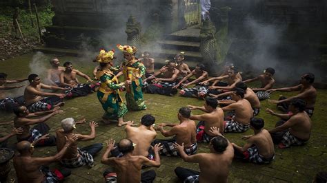 Tari Kecak Dari Bali Lebih Banyak Menggunakan Pola Lantai - Homecare24