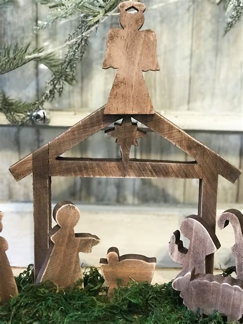 diy wooden nativity scene makeover - Re-Fabbed