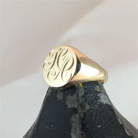 2 Initials Engraved 13mm Round - 18 Carat Yellow Gold Signet Ring – Signet Circle