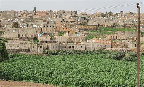 Yemen war: Taiz villagers face tough choices as fighters move in ...