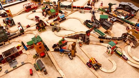 Thomas Wooden Railway Layout - Christmas Edition 2019 - YouTube