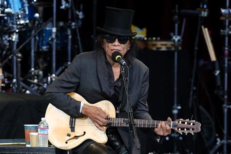 Singer and songwriter Sixto Rodriguez, subject of 'Searching for Sugar Man' documentary, dies at 81