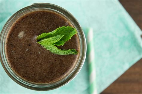 Mint Chocolate Smoothie - Tiny Red Kitchen