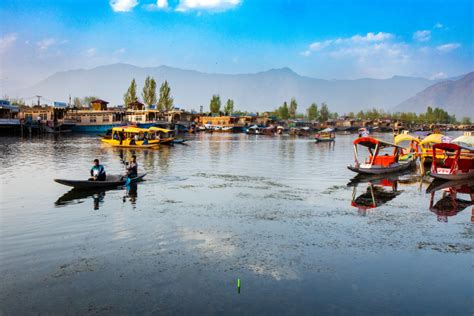 Life on Dal Lake in Kashmir | A Photo Story - My Travel Frames