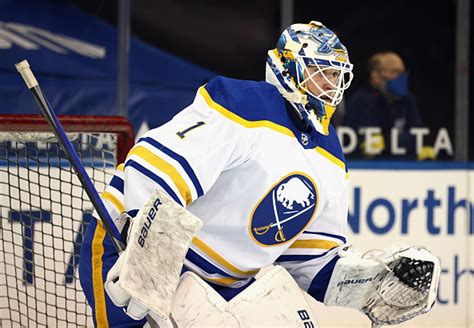 Buffalo Sabres Goalies Try Sponge Candy For First Time [VIDEO]