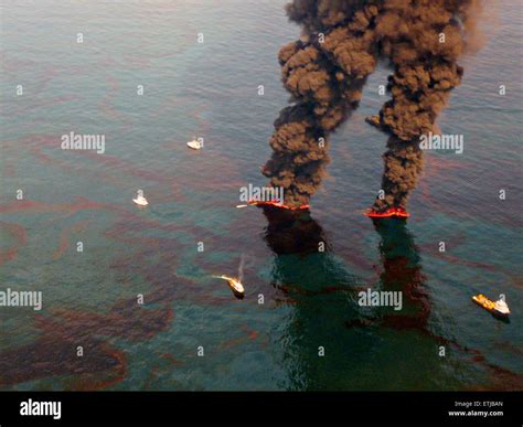 Bp deepwater horizon explosion aerial hi-res stock photography and ...