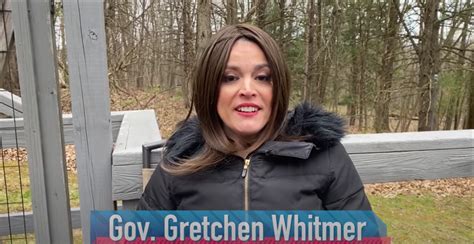 SNL Sketch On Michigan Has Gov. Gretchen Whitmer On Labatts Blue Tips