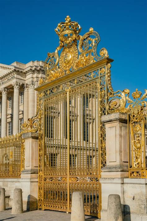 The Golden Entrance Gate of the Famous Palace of Versailles Stock Photo - Image of europe, site ...