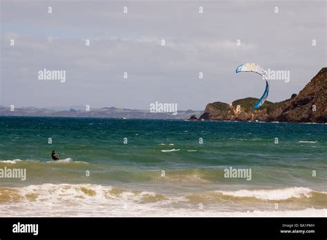 kite surfing matauri bay new Zealand north island northland Stock Photo - Alamy