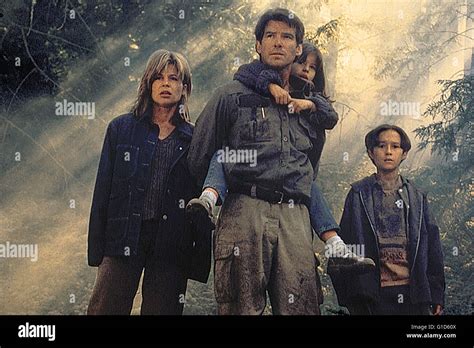 Dante's Peak / Linda Hamilton / Pierce Brosnan Stock Photo - Alamy