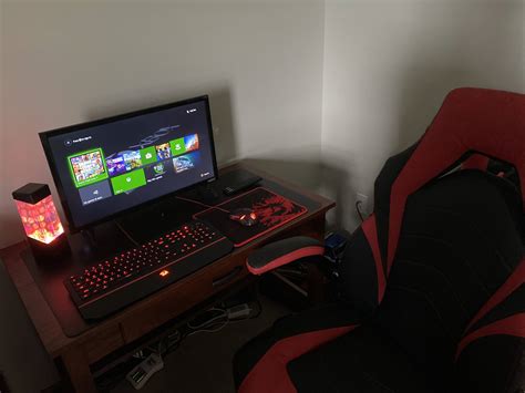 AndrewM's Setup - Budget gaming setup | Scooget