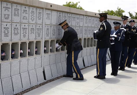 Group honors 35 veterans at Southern Nevada cemetery — VIDEO | Las Vegas Review-Journal