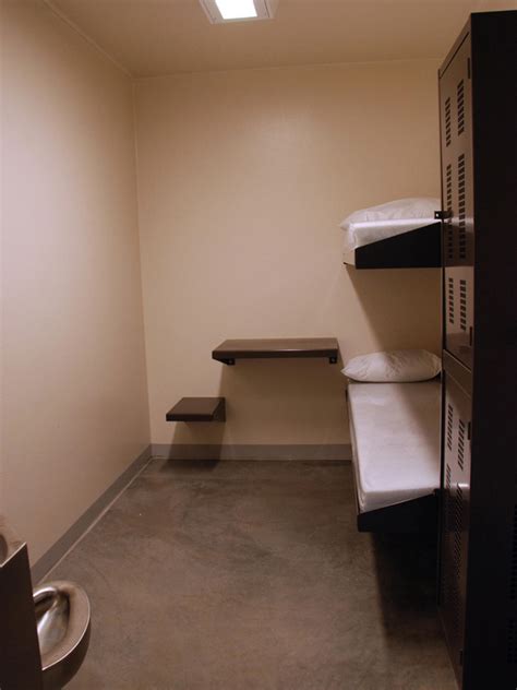 A look at Fort Leavenworth's pre-trial jail - CBS News