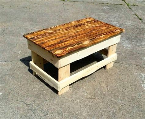 Pallet Coffee Table with Top Storage Space - Easy Pallet Ideas