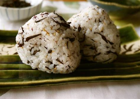 For Bentos Shiso Hijiki Seaweed Onigiri Rice Balls Recipe by cookpad.japan - Cookpad