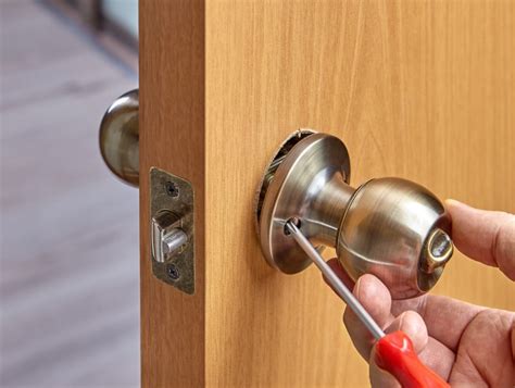 Knob Locks : The Ultimate Guide | Elocksys Garage Door Lock