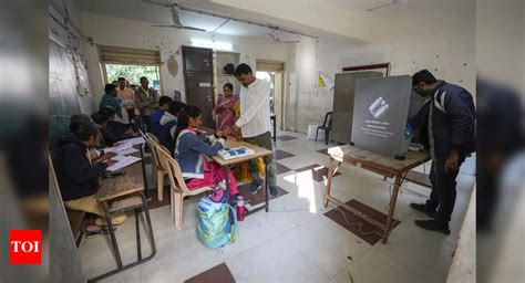 Congress: First phase polling: Gujarat Congress complains of booth capturing, bogus voting ...