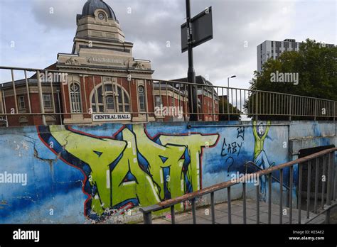 Inner city graffiti hi-res stock photography and images - Alamy