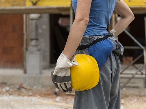 Keeping Women in Construction Safe : Risk & Insurance