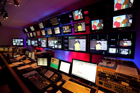 POLICY AND REGULATORY CHALLENGES POSED BY CONVERGENCE IN THE BROADCASTING INDUSTRY – Law Allianz