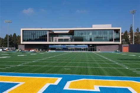 Bruins kick off football training camp in new facilities | UCLA