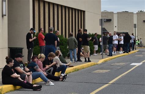 Record Store Day opening draws 100-strong line at Palmer mall (PHOTOS ...