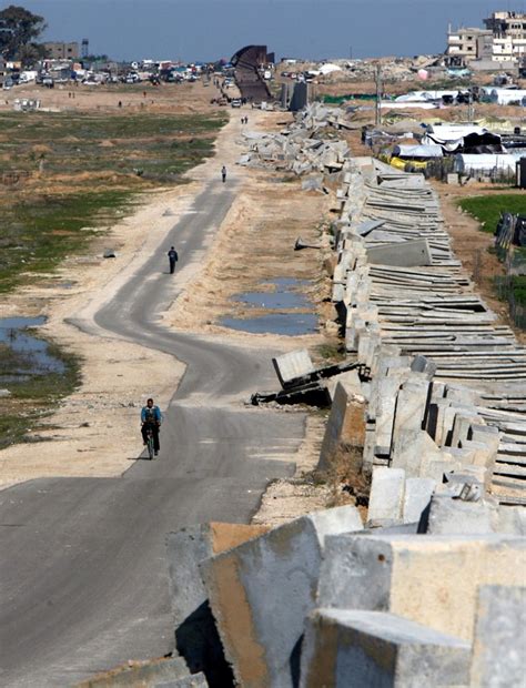 Egypt to close Gaza border on Sunday