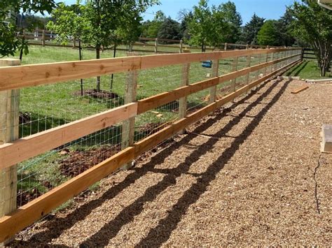 8 Ranch Style Fences That Farmers & Homeowners Love