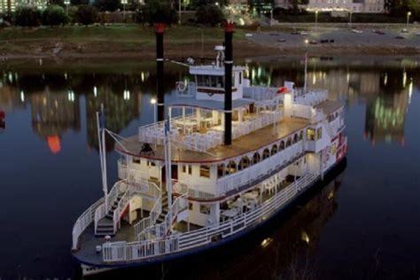 Guided Memphis City Tour with Riverboat Cruise along Mississippi River