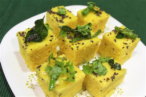 Vati Dal Na Khaman - Surat Popular Street Food Khaman Recipe - Gujarati Khaman Recipe